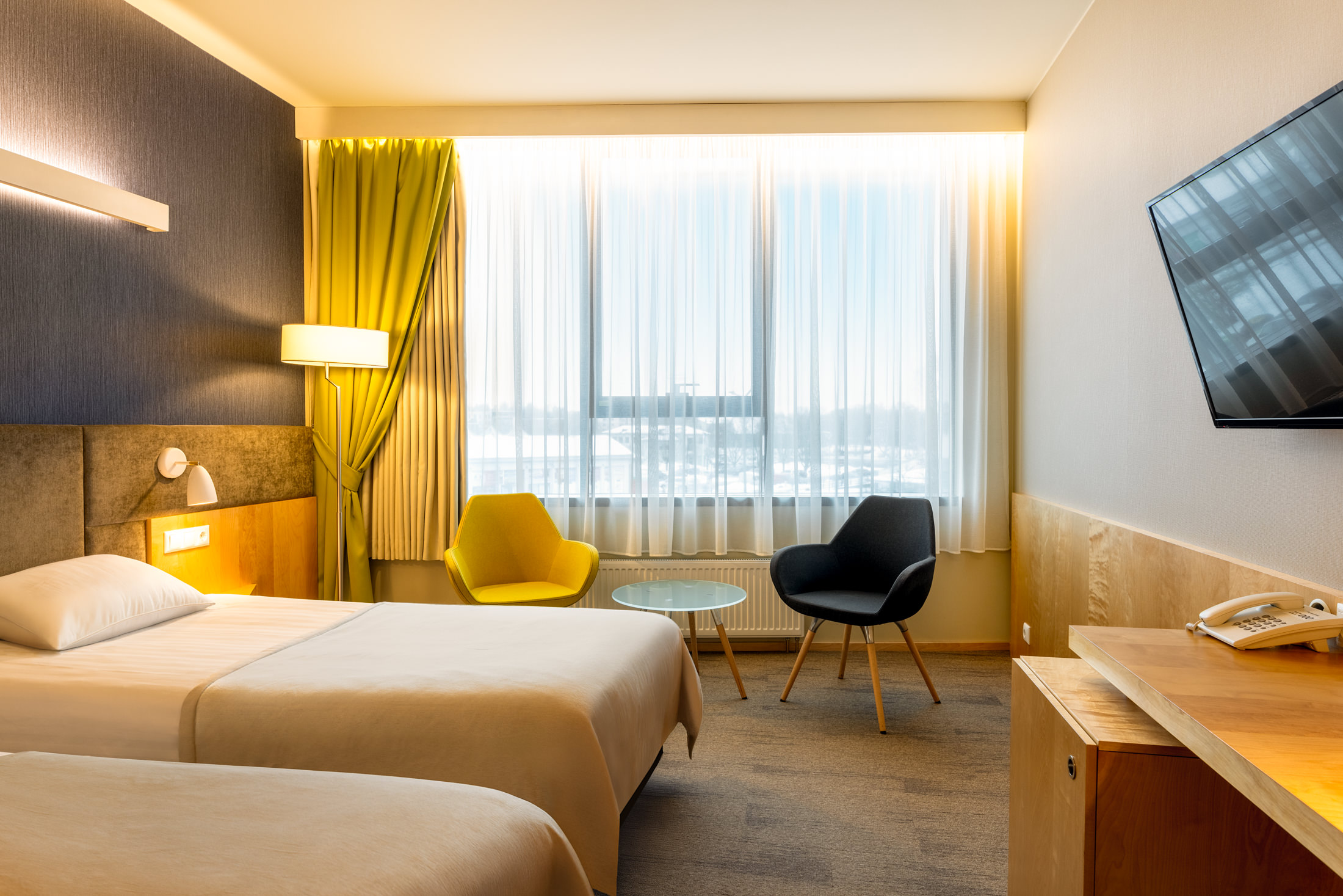 Hotell Tartu superior tuba kahe voodiga - hele ja hubane hotelliuba Tartu kesklinnas
