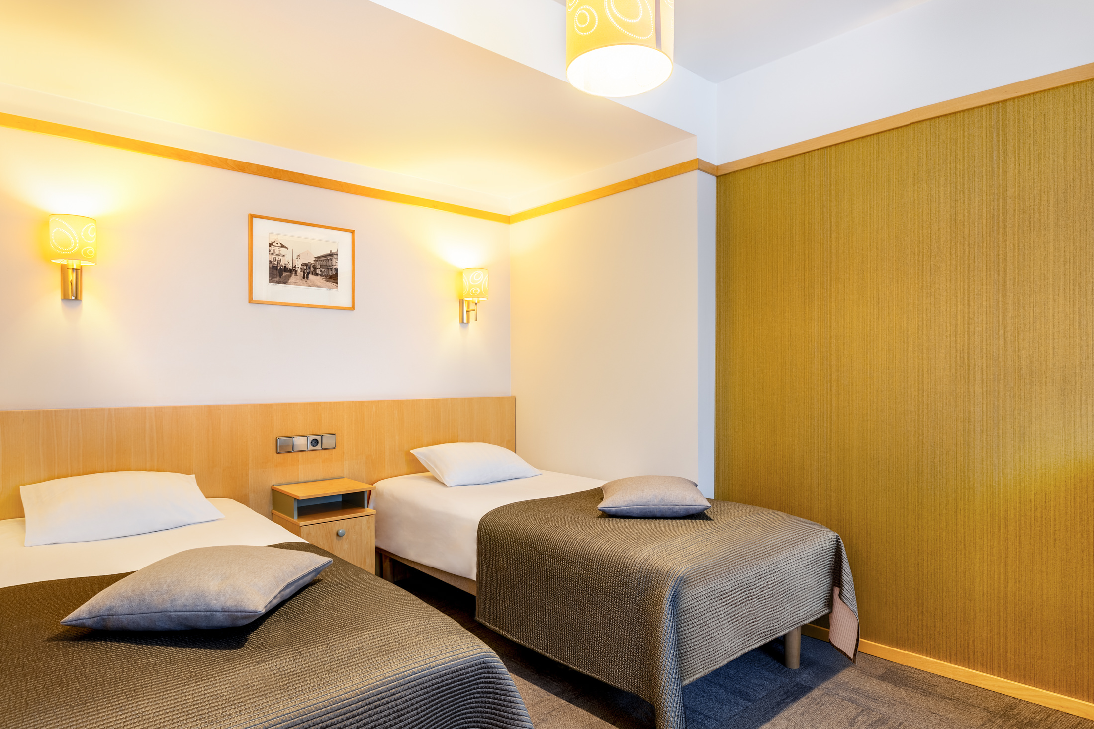 Hotell Tartu Standard kolmekohaline tuba kahe voodi ja diivaniga - pere- või sõprusreis Tartus