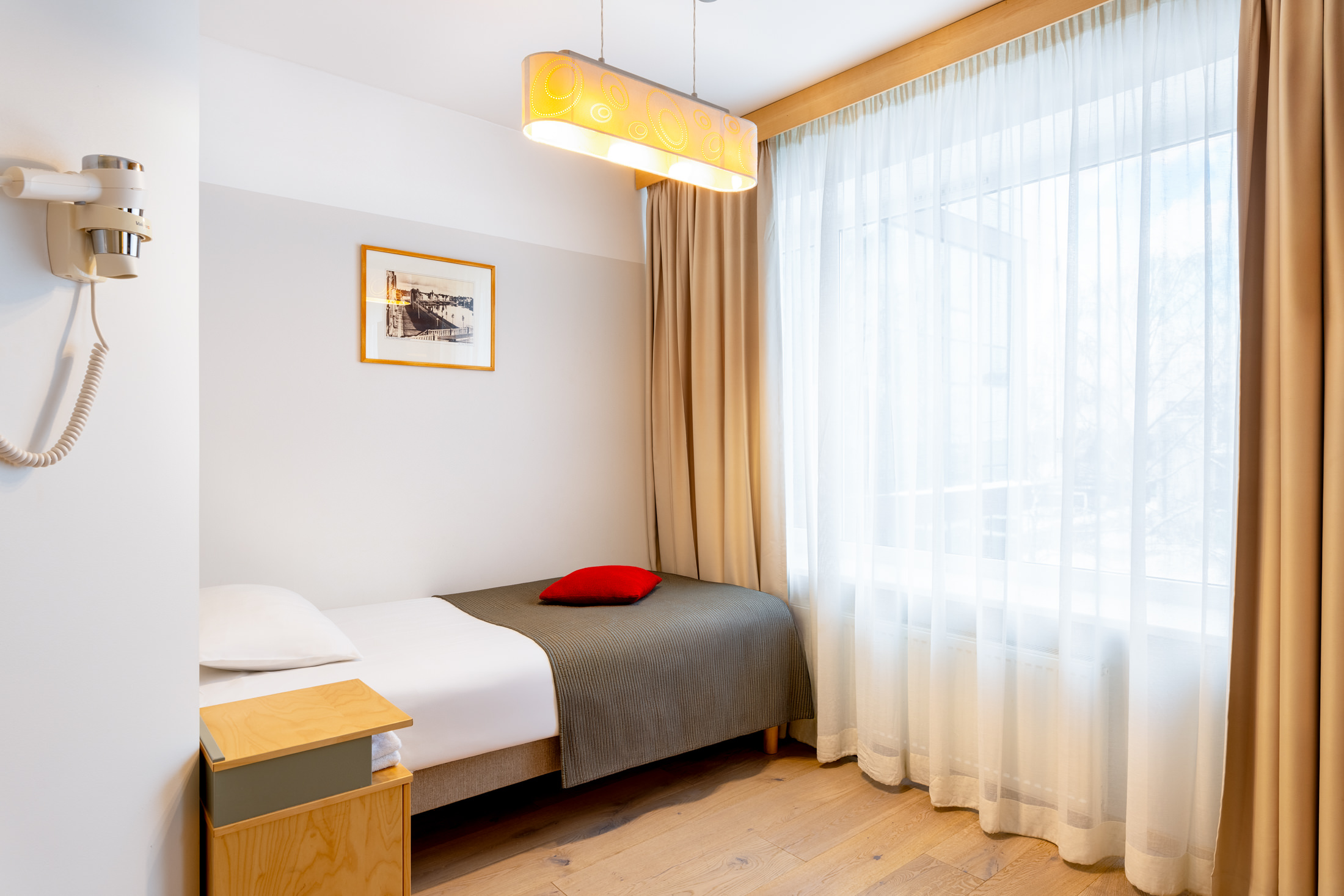 Hotell Tartu Standard ühekohaline tuba suure aknaga - kompaktne üksikisiku tuba Tartus
