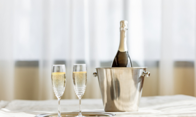 Hotell Tartu hotellitoas vahuvein jää-ämbri ja kahe klaasiga - romantiline pakett Tartu hotellis