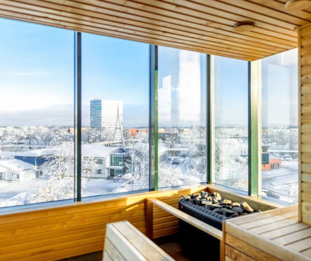Hotell Tartu sanaarium panoraamakende ja talvise linnavaatega - saunakeskus Tartus