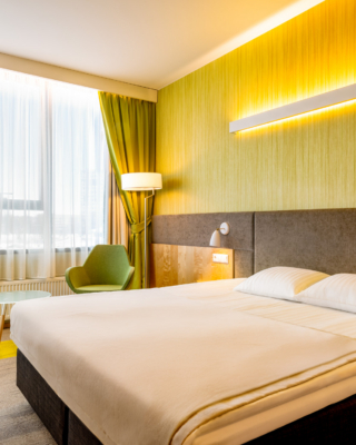 Tartu Hotelli superior tuba kaheinimesevoodiga - stiilne hotelliuba Tartu kesklinnas