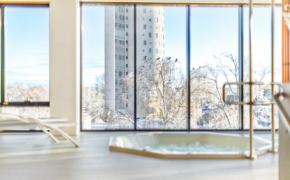 Hotell Tartu saunakeskuse mullivann talvise linnavaatega - saunad ja mullivann Tartu linna hotellis