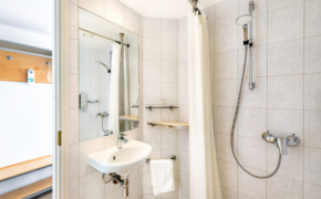 Hotell Tartu Standard toa vannituba dušiga - hotelli vannituba Tartus
