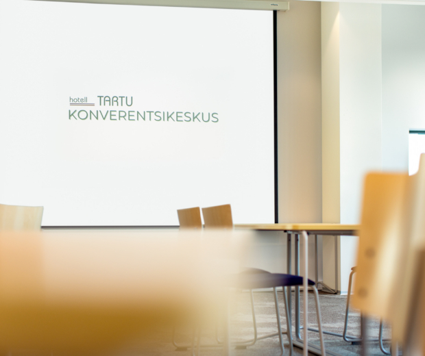Hotell Tartu konverentsikeskuse projektori ekraan logoga - konverentsikeskus Tartus